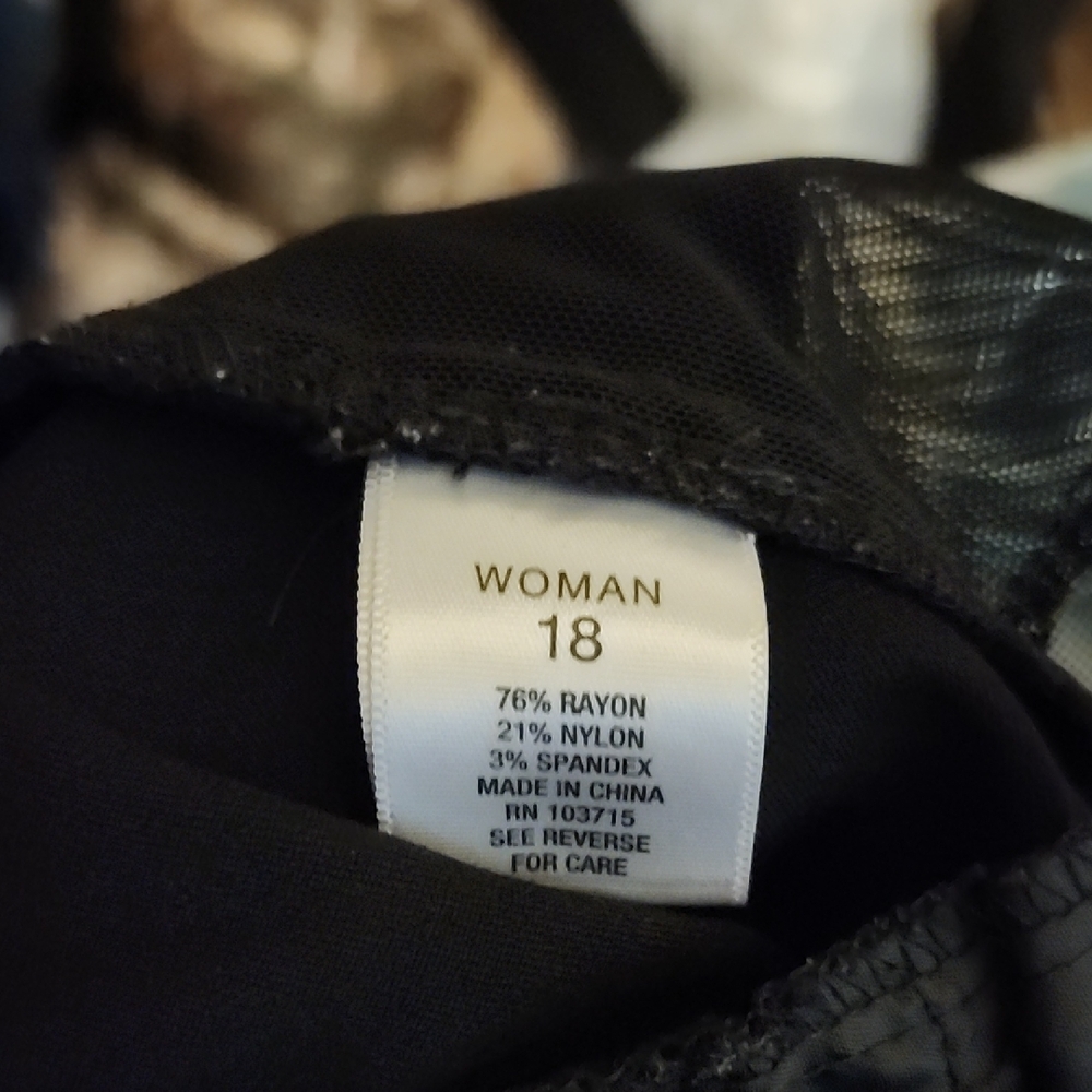 Roz & Ali Elegant Black Cropped Pants - Picture 4 of 5